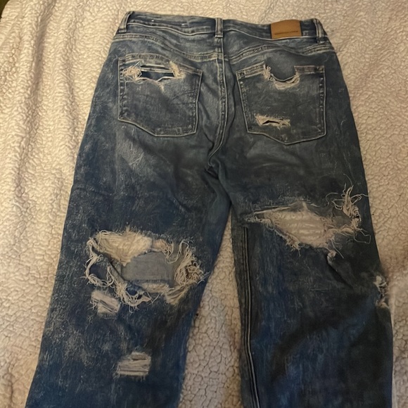 American Eagle distressed Mom Jeans size 6. - Picture 2 of 2
